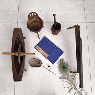 老物件中药熬药锅医书药碾子怀旧捣药罐铁铡刀小铜秤中医馆摆件