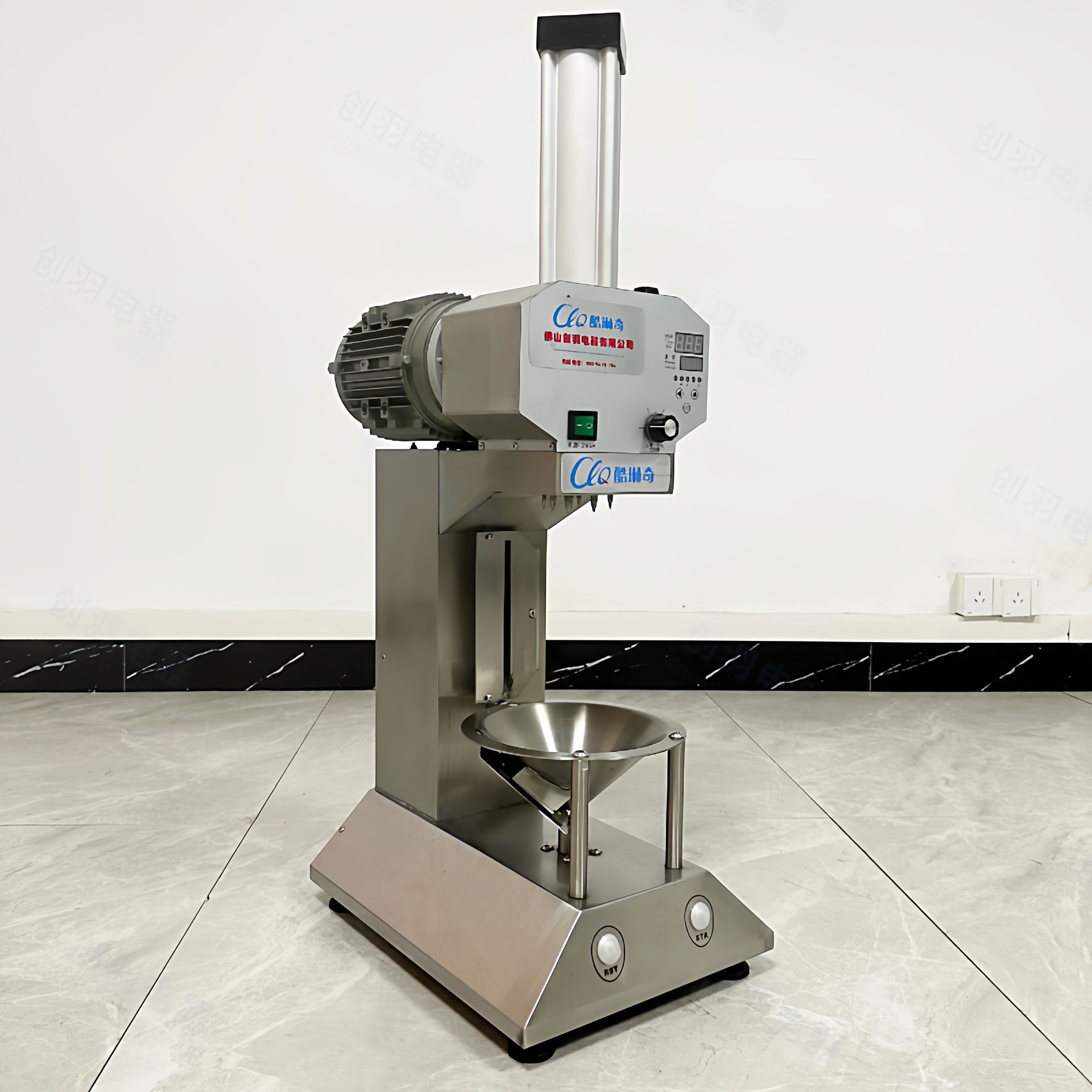 *海口热带雨林台式椰子削皮机老嫩椰子剥皮机电动台式刨皮机设备