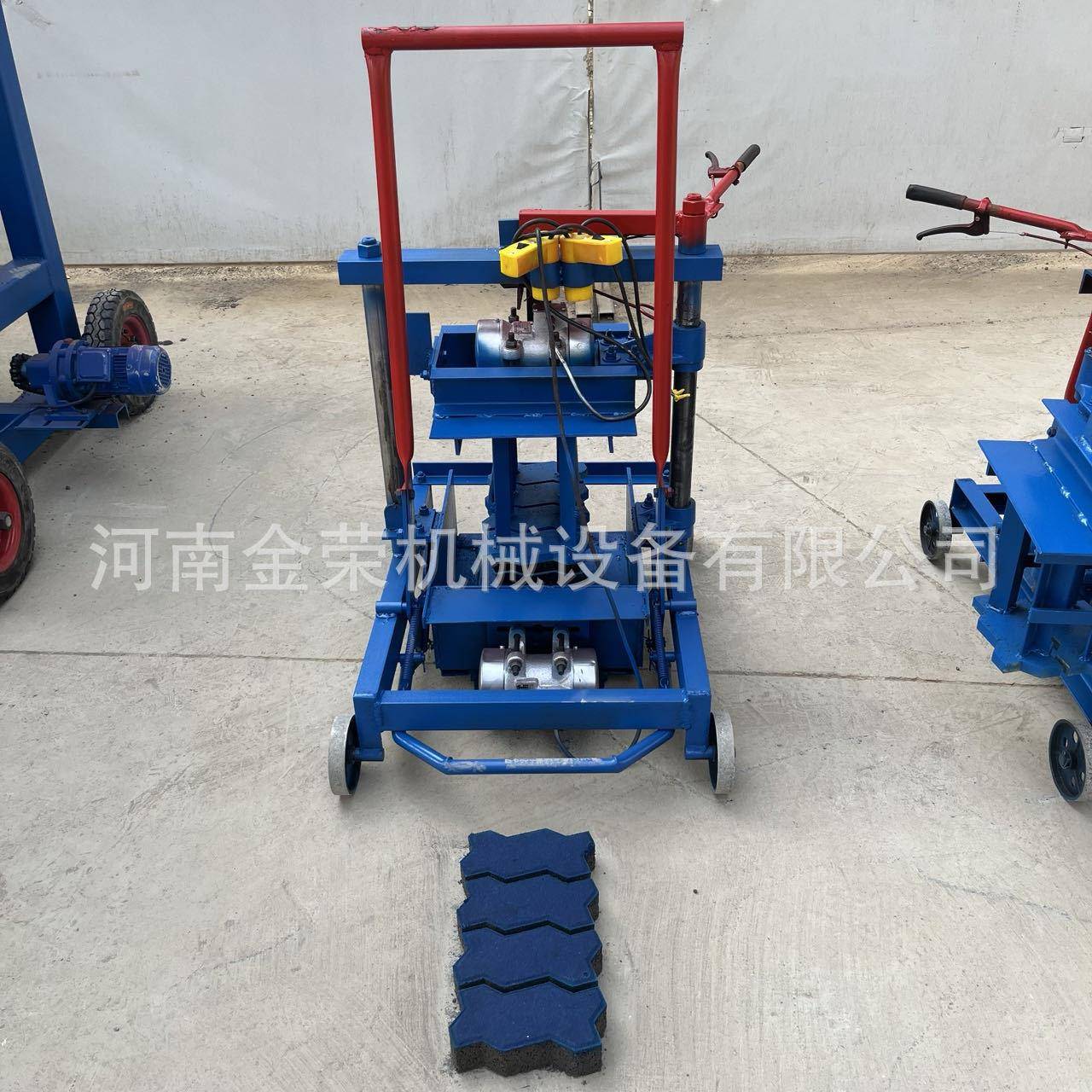 小型移动水泥路砖植草砖机免烧空心路条面纹垫块20240523挡土墙砖