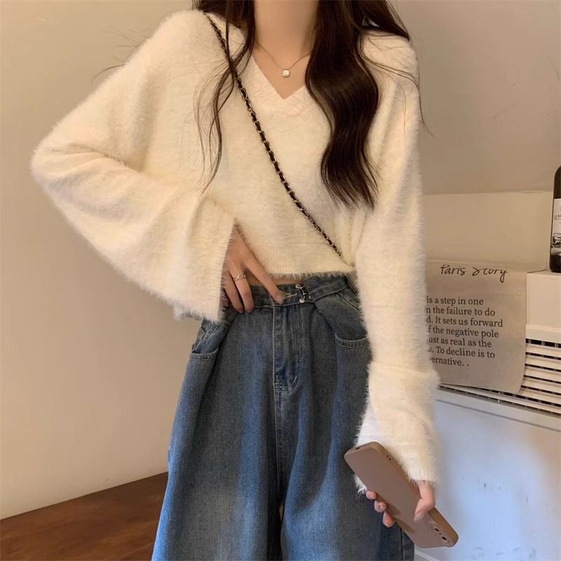 秋冬水貂绒软糯v领套头白色毛衣女韩系设计感喇叭袖针织衫短上衣