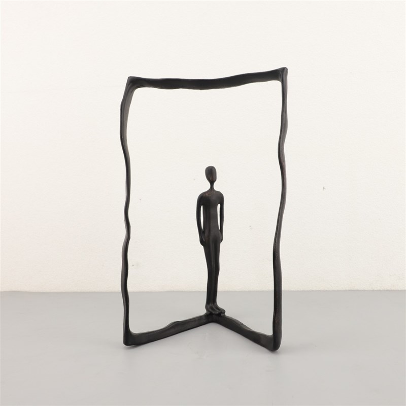 现代简约创意铸铁边框人物摆件办公室卧室玄关茶几书房家居装饰品