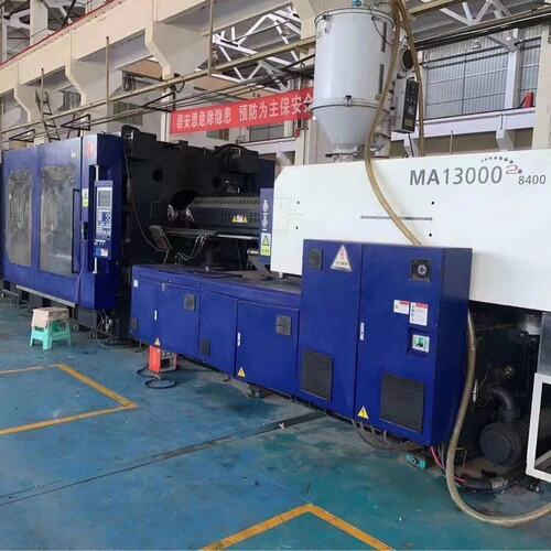 现货三台MA13000成色新1300吨大型海天注塑机