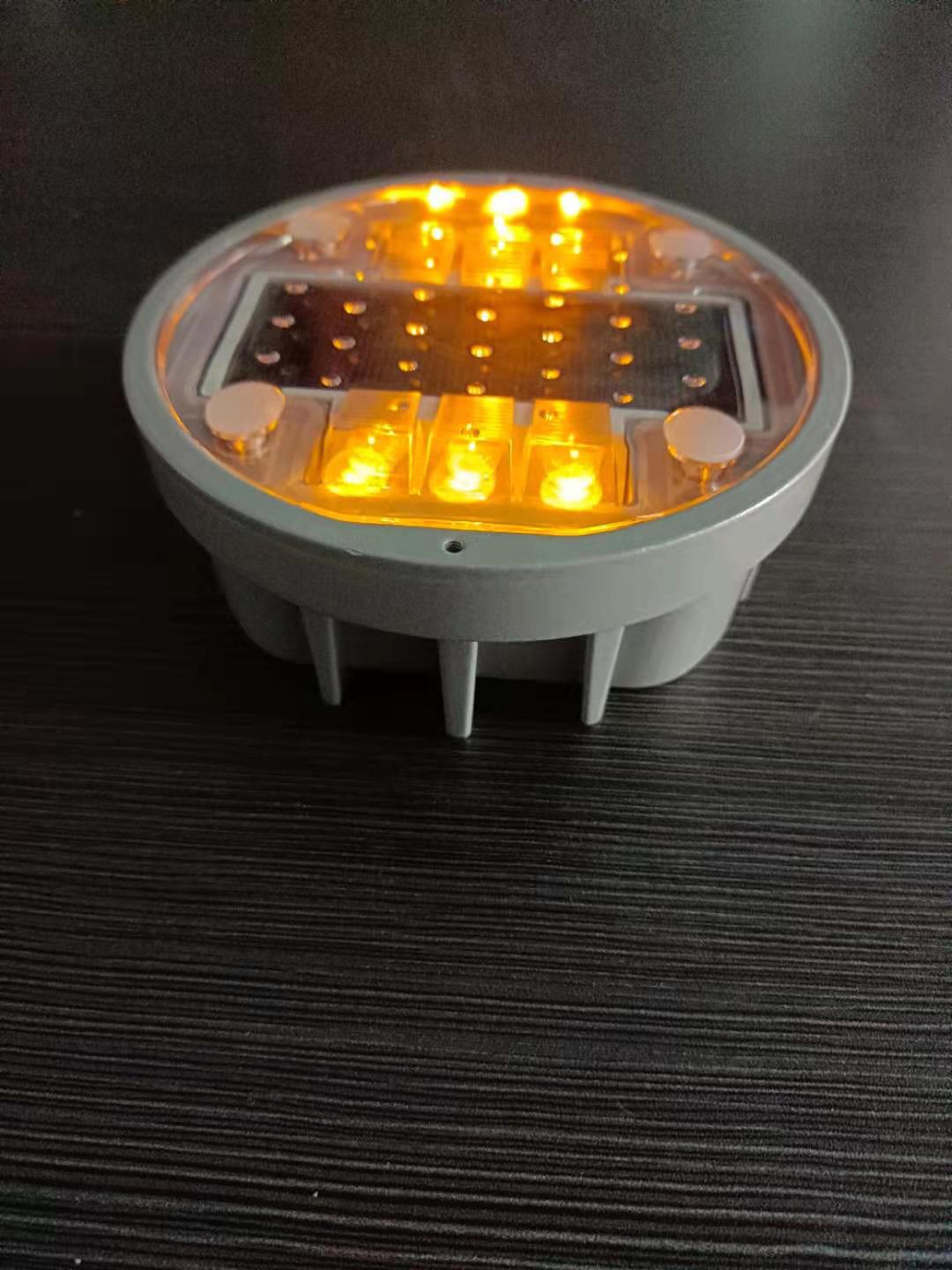 铸铝埋入式太阳能LED道钉灯