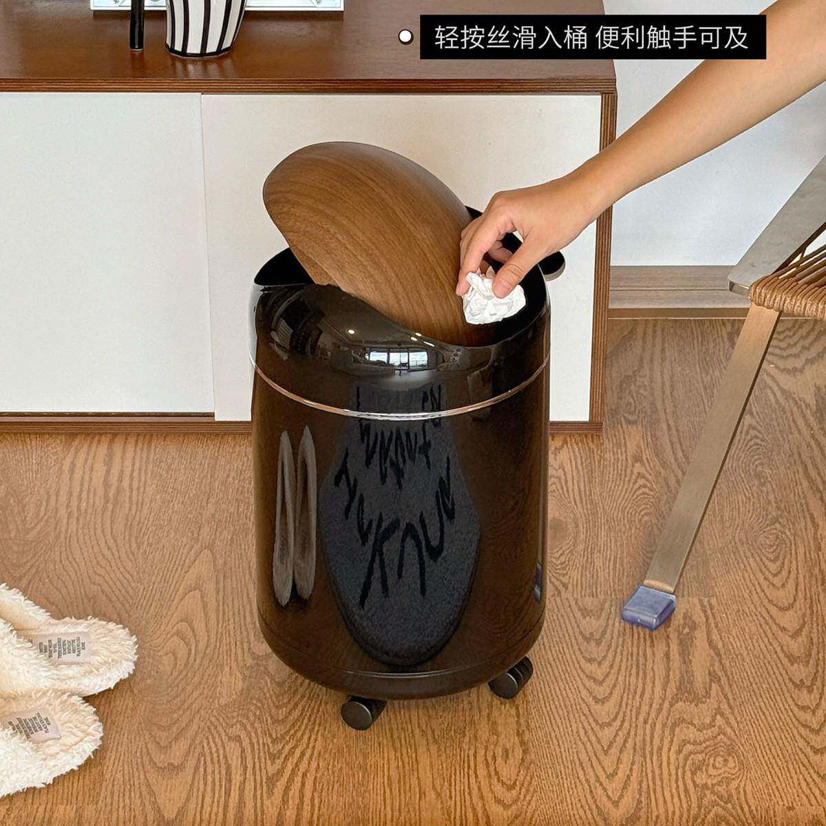 客厅垃圾桶家用2025新款大号大容量带盖厨房卫生间高颜值纸篓带轮