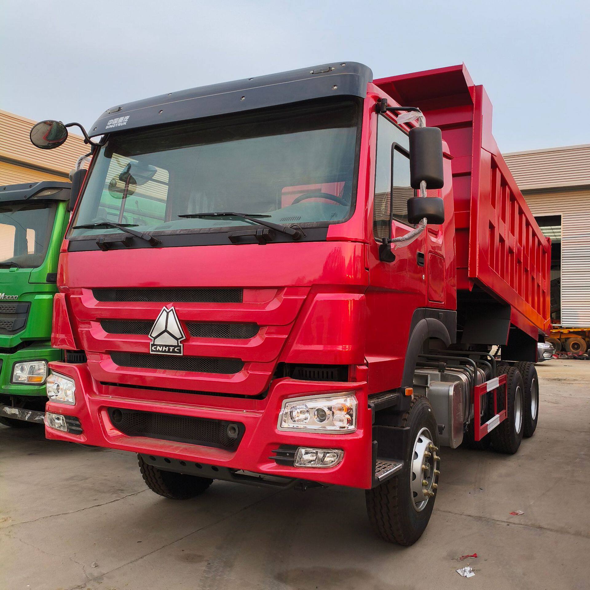 出口非州重汽豪沃自卸车 后八轮自卸工程车 6x4矿用后翻渣土运输
