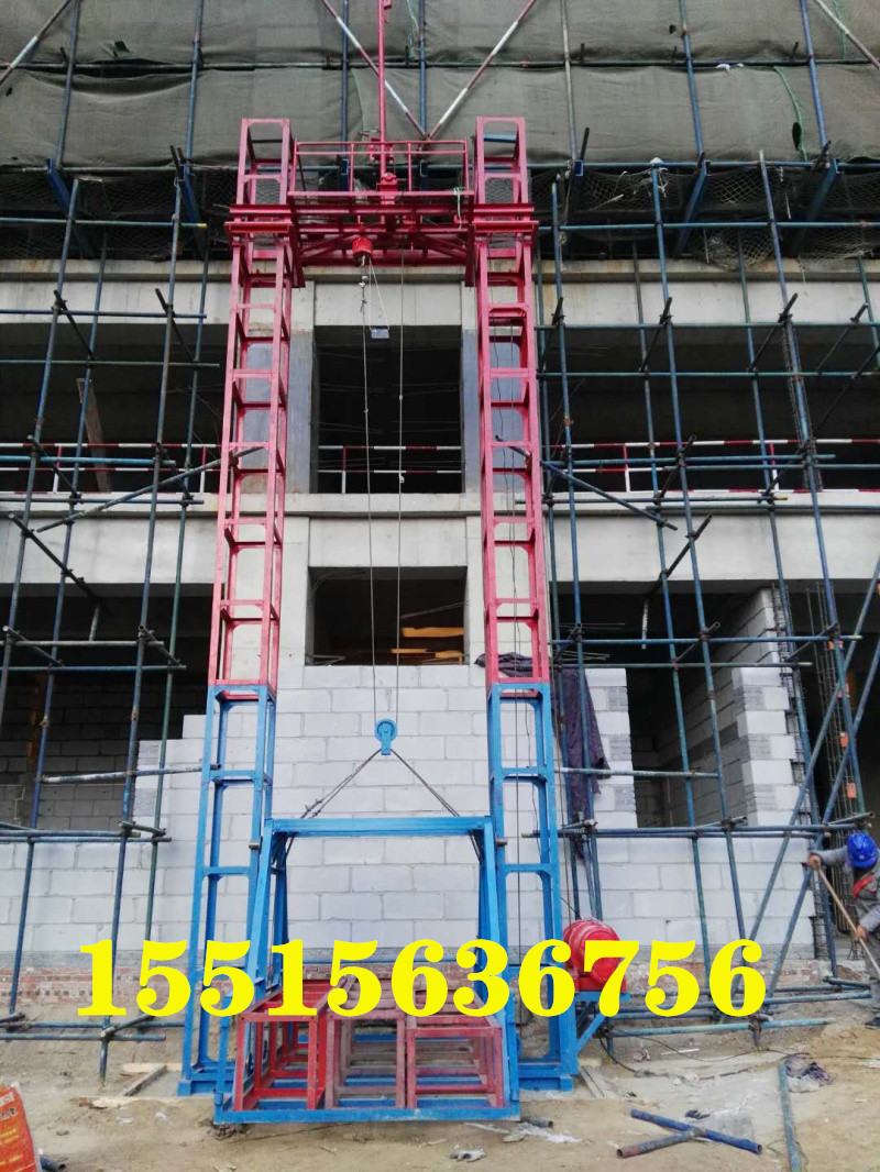 建筑工地施工升降机龙门吊