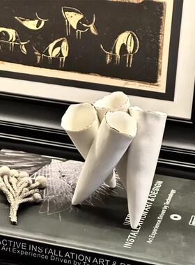 陶现代MEC艺术白色四脚锥形瓷花酒店大堂干花插花瓶样板间装饰器