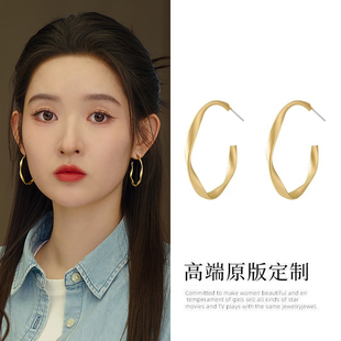 突然的喜欢王玉雯林欢儿同款金色不规则扭曲耳环气质大圆圈耳饰女
