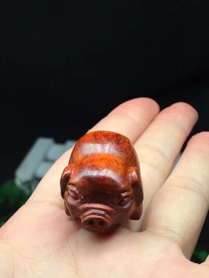 印度小叶紫檀萌猪手把件车挂