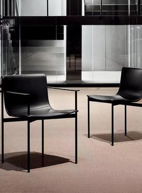 意成式轻奢马鞍皮餐椅现代简约用不家锈钢椅子设计师椅洽AL102121