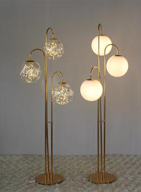 新意款创礼婚庆道具电镀三灯杆路引金色铁艺架欧式婚舞HPD台布置