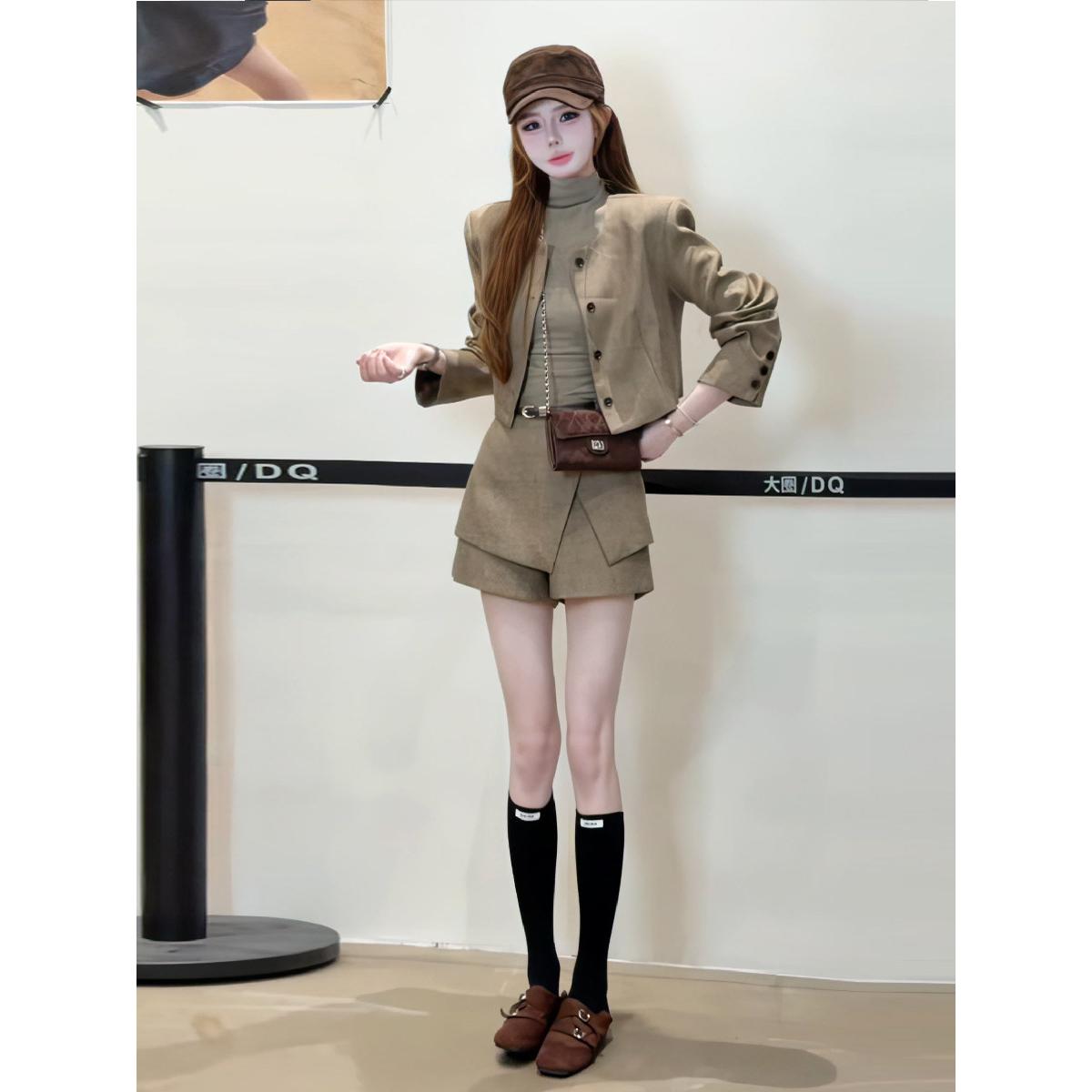 韩版小个子穿搭一整套女2026秋季圆领西服外套+高腰短裙裤两件套