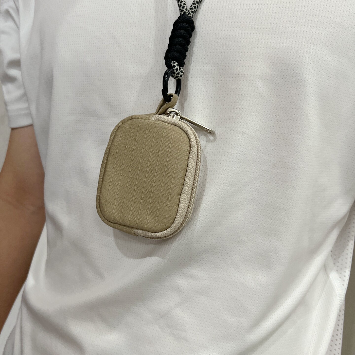 布邑适用苹果airpodspro3代二代保护套1代2代新3代4代无线蓝牙耳机盒黑色收纳包包支持多种型号挂脖便携