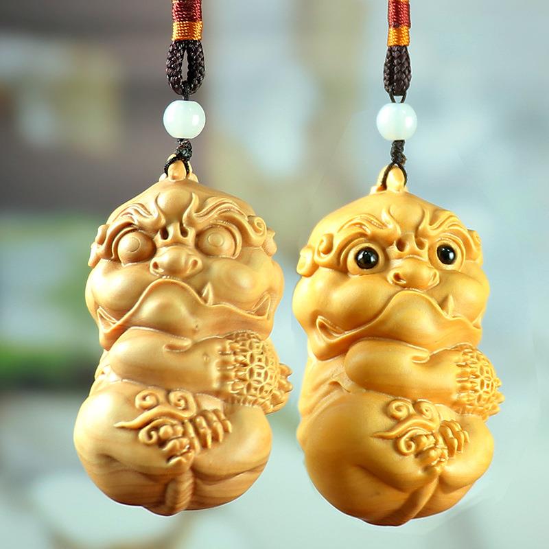 杨木雕黄挂手把件文玩随身木TRO男士雕刻工艺品质家居饰品财貔貅