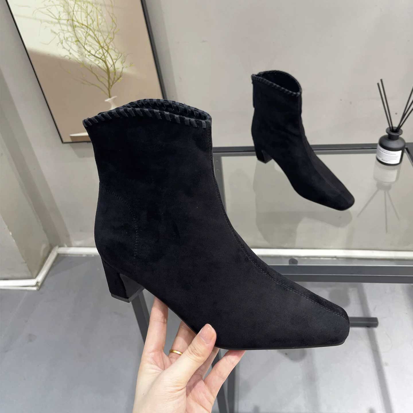 2025年秋冬季新款粗跟法式复古方头短靴女单鞋百搭时尚绒面瘦瘦靴