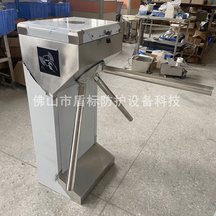 盾标防护出入口门禁闸机 智能单向三辊闸 车站半高式梳状单相转门