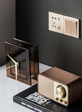 现代轻奢样板间卧室组合摆件桌面音响高级感玻璃时钟台钟软装饰品