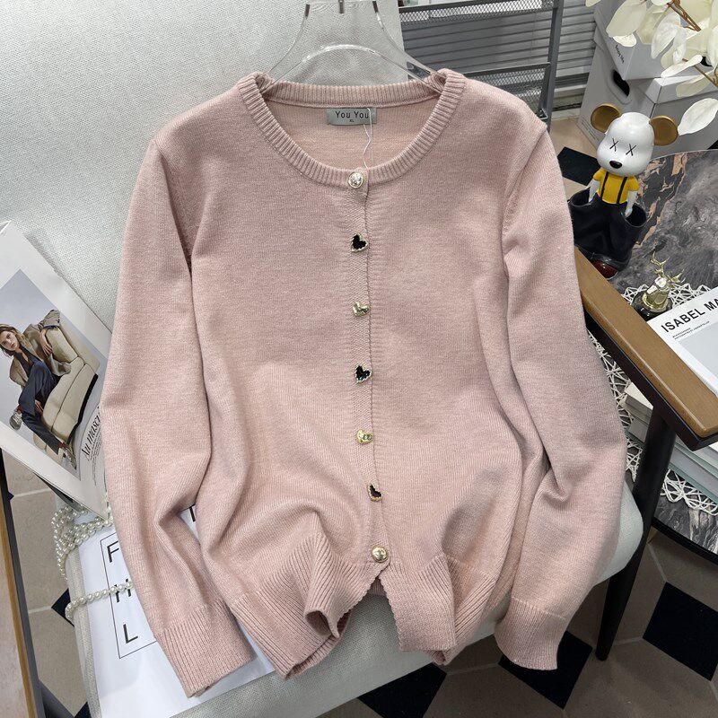 胡子叔大码女装秋冬新款圆领纯色针织开衫女胖mm爱心纽扣外套毛衣