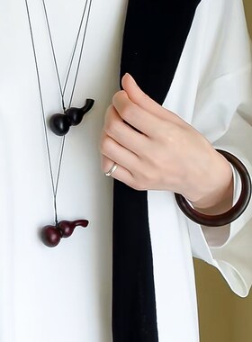 新中式葫芦吊坠黑色皮绳黑绳项链女款2024新款长款挂脖毛衣链长链