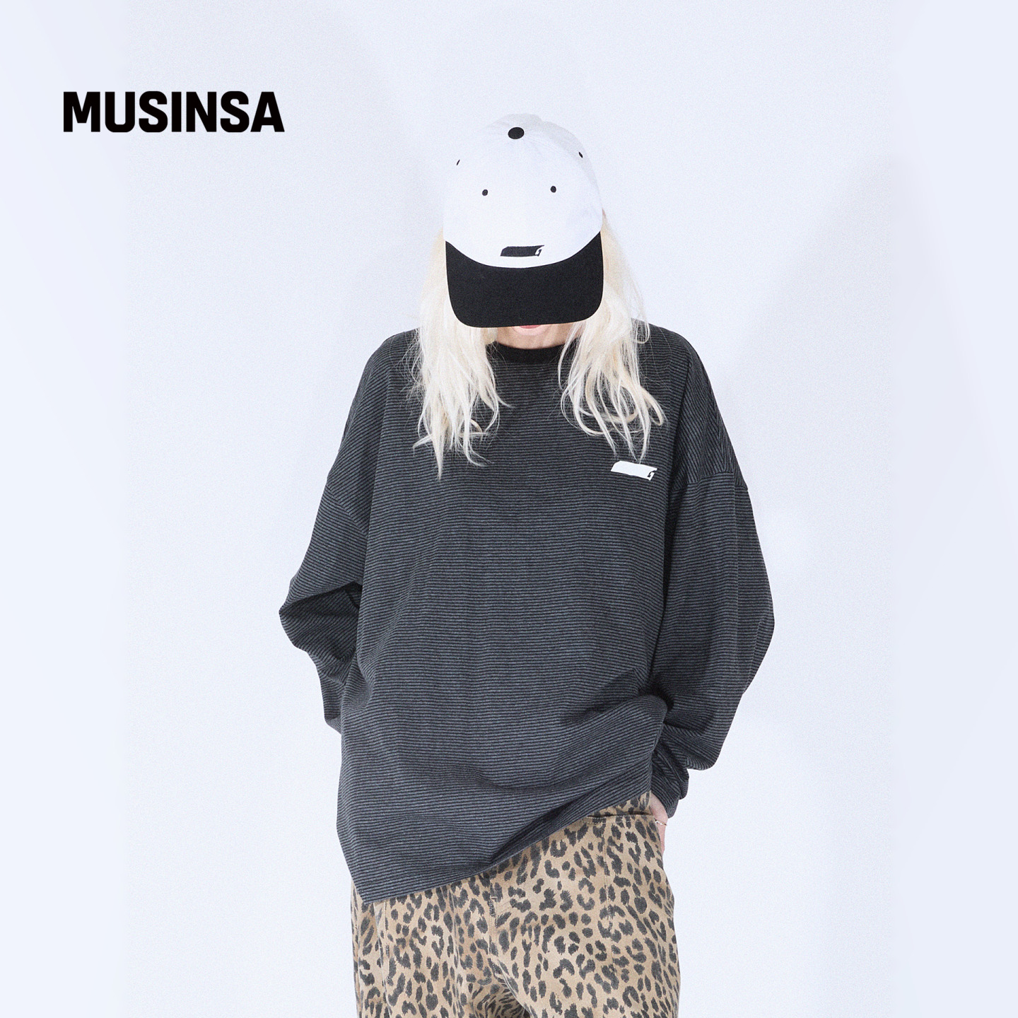 黑白撞色棒球帽，简约刺绣吸睛