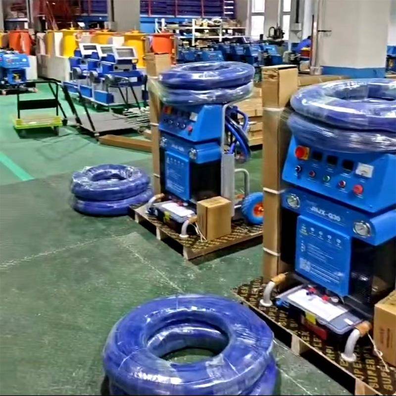 出NRO售小型脲防涂水喷聚机轻钢双别墅隔音保温组份聚氨酯发泡设