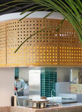 ?竹席装修镂饭复空竹编民宿店农家乐吊顶隔断手古装饰材OFE料工编