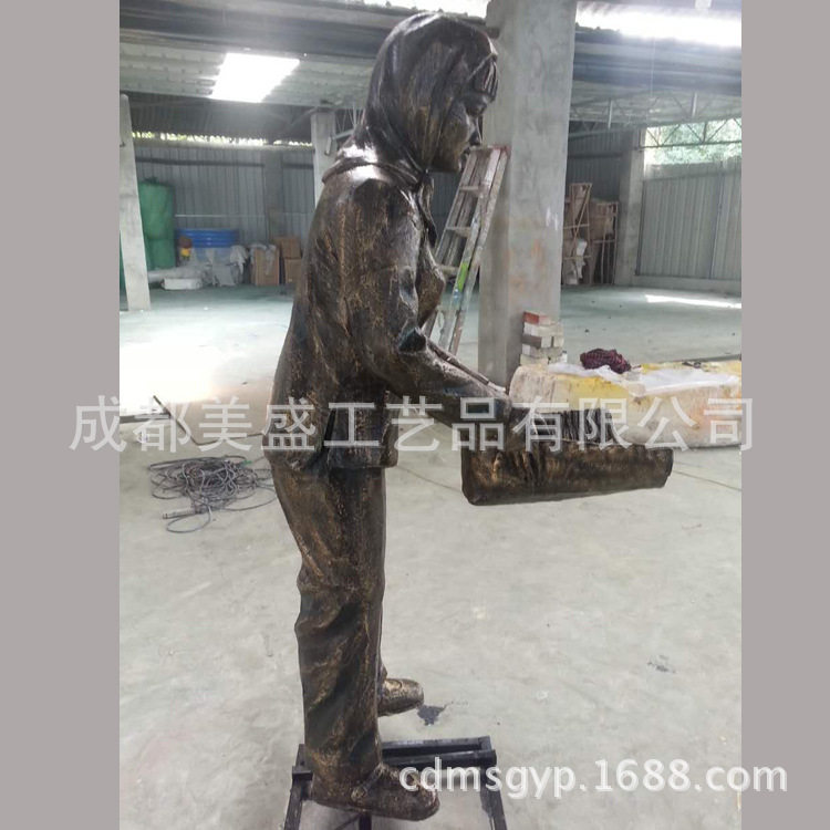 玻璃钢仿铜现代人物景观雕塑