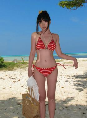 覆古辣妹风性感条纹显白红色两件式比基尼海边度假小胸显瘦温泉泳