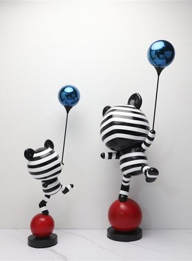 现档气球条纹熊摆件电视柜旁样板房客厅酒店门店落地装饰摆设