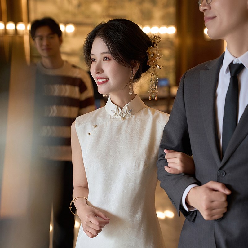 苏爱【春满园】白色新中式旗袍女夏季真丝订婚无袖新娘结婚敬酒服