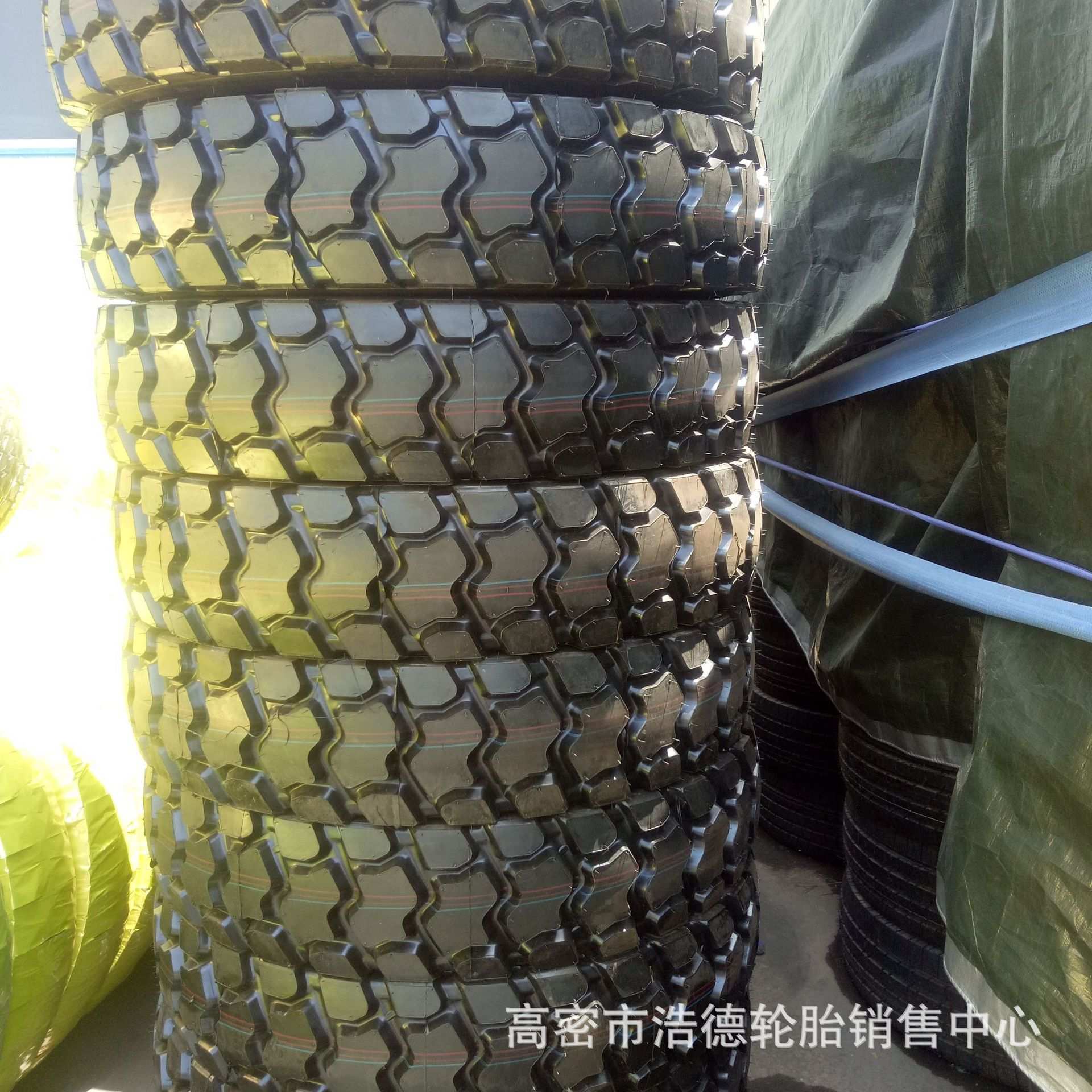 全钢丝轮胎1100R201200R20矿山重载轮胎前四后八工程机械轮胎现货