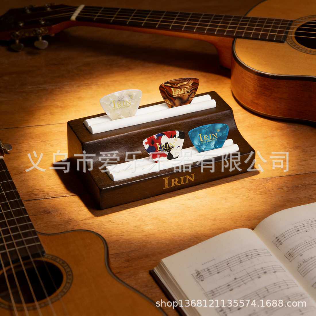 跨境实木拨片盒配100片拨片吉他拨片盒子便携弹拨乐器拨片收纳架