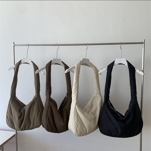 复古风海绵软糯单肩腋下包冬季新款小众棉服羽绒质感手提小方女包