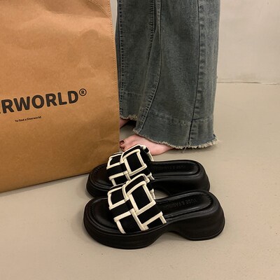 绝美厚底凉拖鞋女夏外穿高级感2025爆款超火新款配裙子外出沙滩鞋