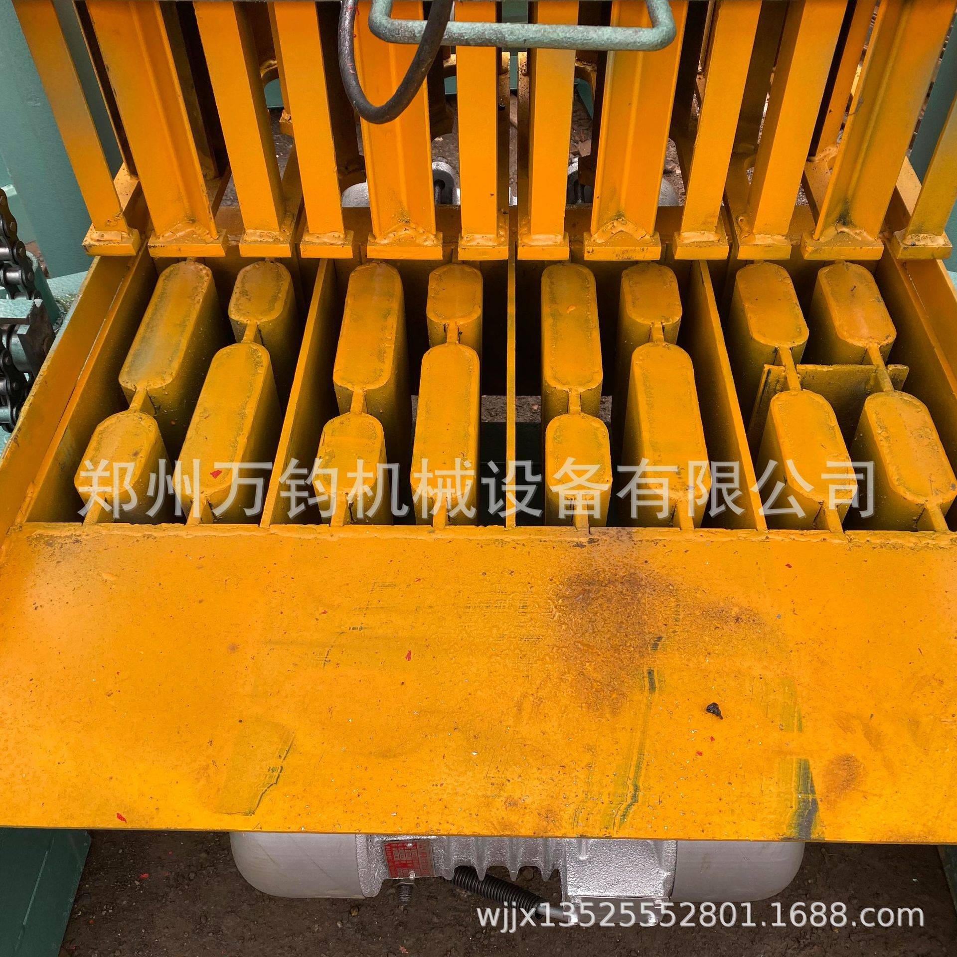 水泥空心砖机价格 植草砖面包砖模具定制 透水砖砌块水泥预制模具