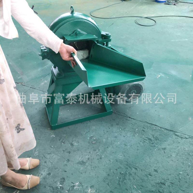 下口出料湿大米玉米磨粉机辣椒花椒调料打粉机白糖食盐研磨机