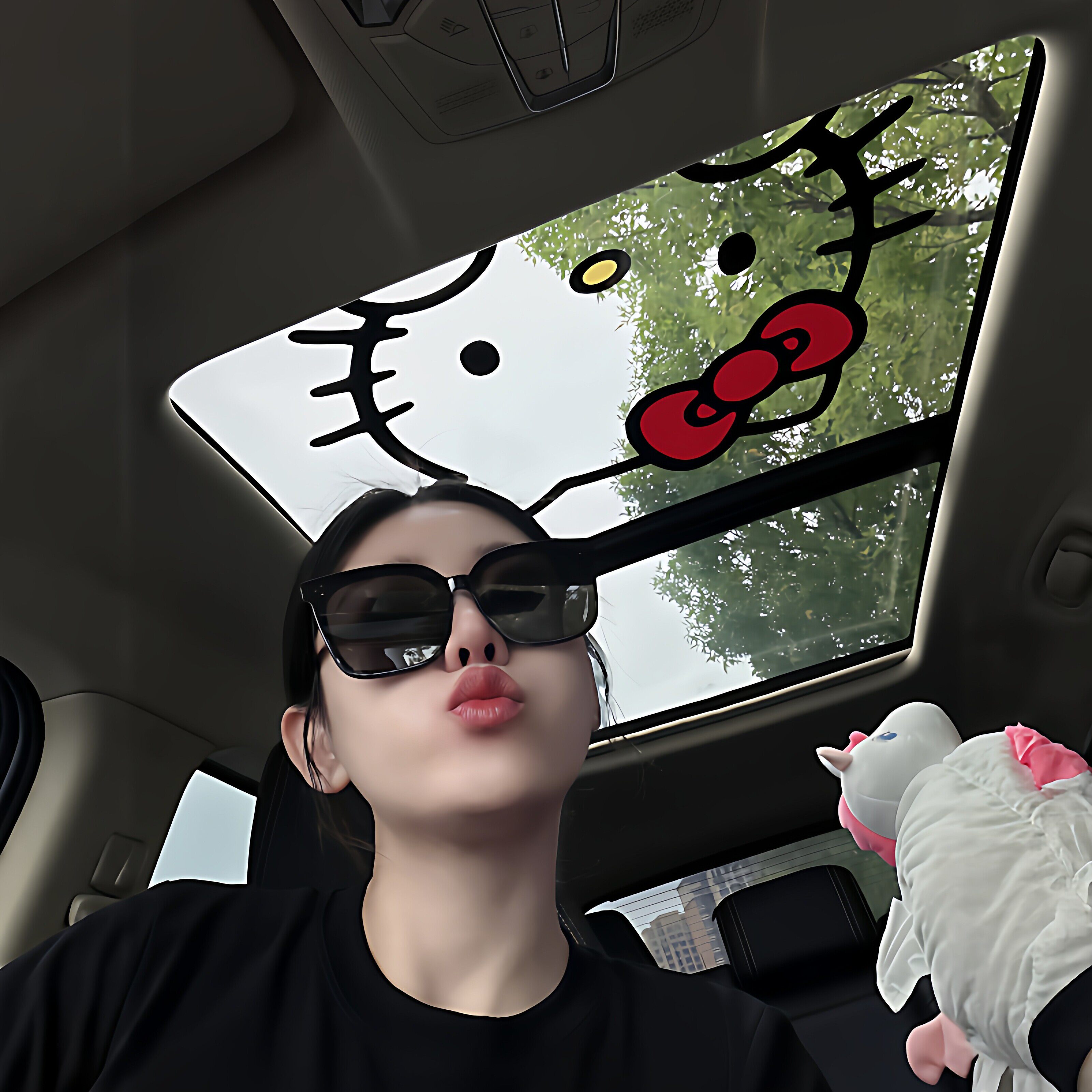 哈喽kitty天窗贴纸车身窗户贴遮挡划痕贴防水防晒女生车载小装饰