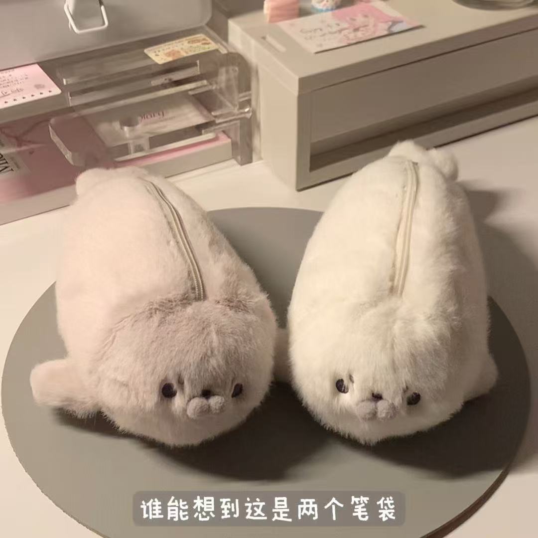 新款可爱毛绒海豹玩偶笔袋高颜值小初高中学生文具收纳袋铅笔盒