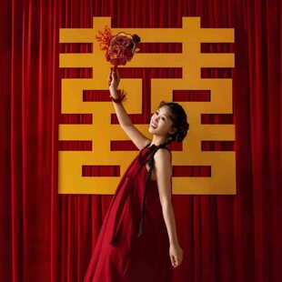 婚礼现场布置复古酒红色帷幔结婚囍字拍照背景布婚庆红布金色喜字