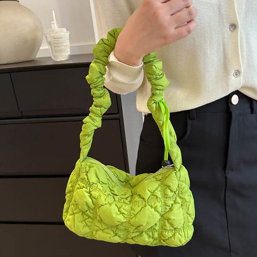 韩国云朵包泡泡褶皱包软绵绵大容量时尚斜挎包尼龙手提法棍单肩包