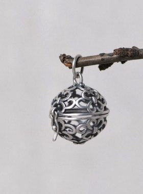 可打开复古做旧香囊吊坠女镂空随身携带香薰嘎乌盒中国风镀银项坠