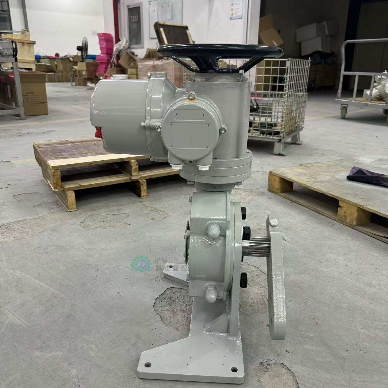 拐臂式电动执行器DZW10搭配涡轮减速箱实现加大扭矩Z10智能开关型