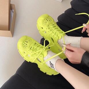 大码洞洞鞋女款2025新款夏季外穿糖果凉鞋男漂流超轻爆款沙滩鞋子