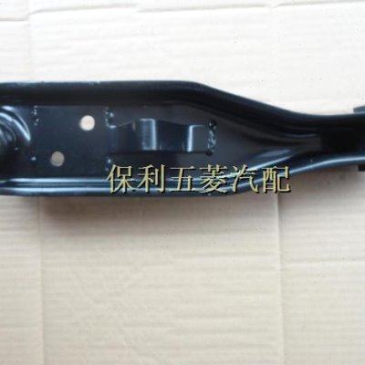 原装五菱荣光下摆臂 五菱新之光6390下摆臂下肢臂下托臂下摇摆臂