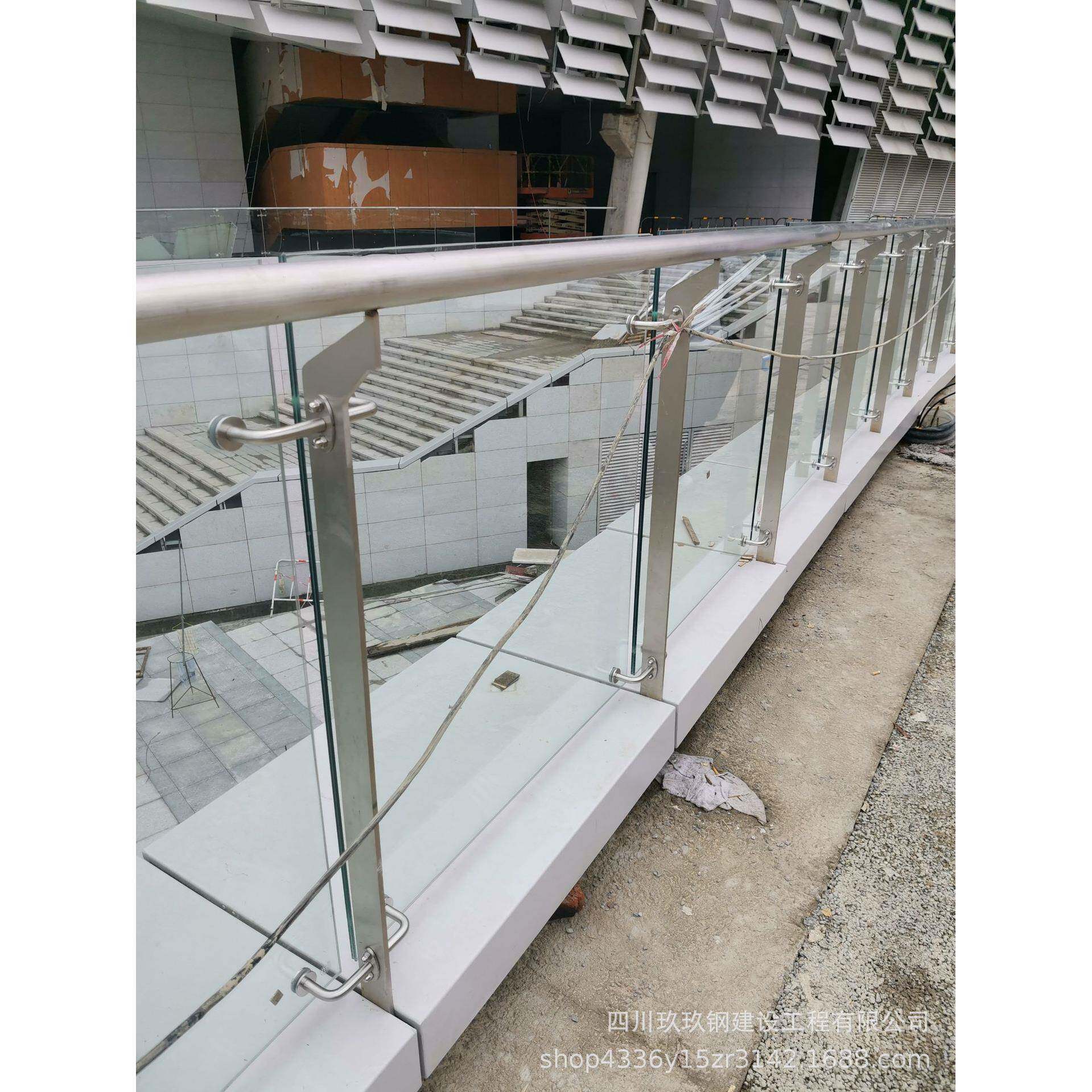 成都建筑护栏作杆安装艺不锈769钢栏扶手制，不铁锈钢玻璃栏杆
