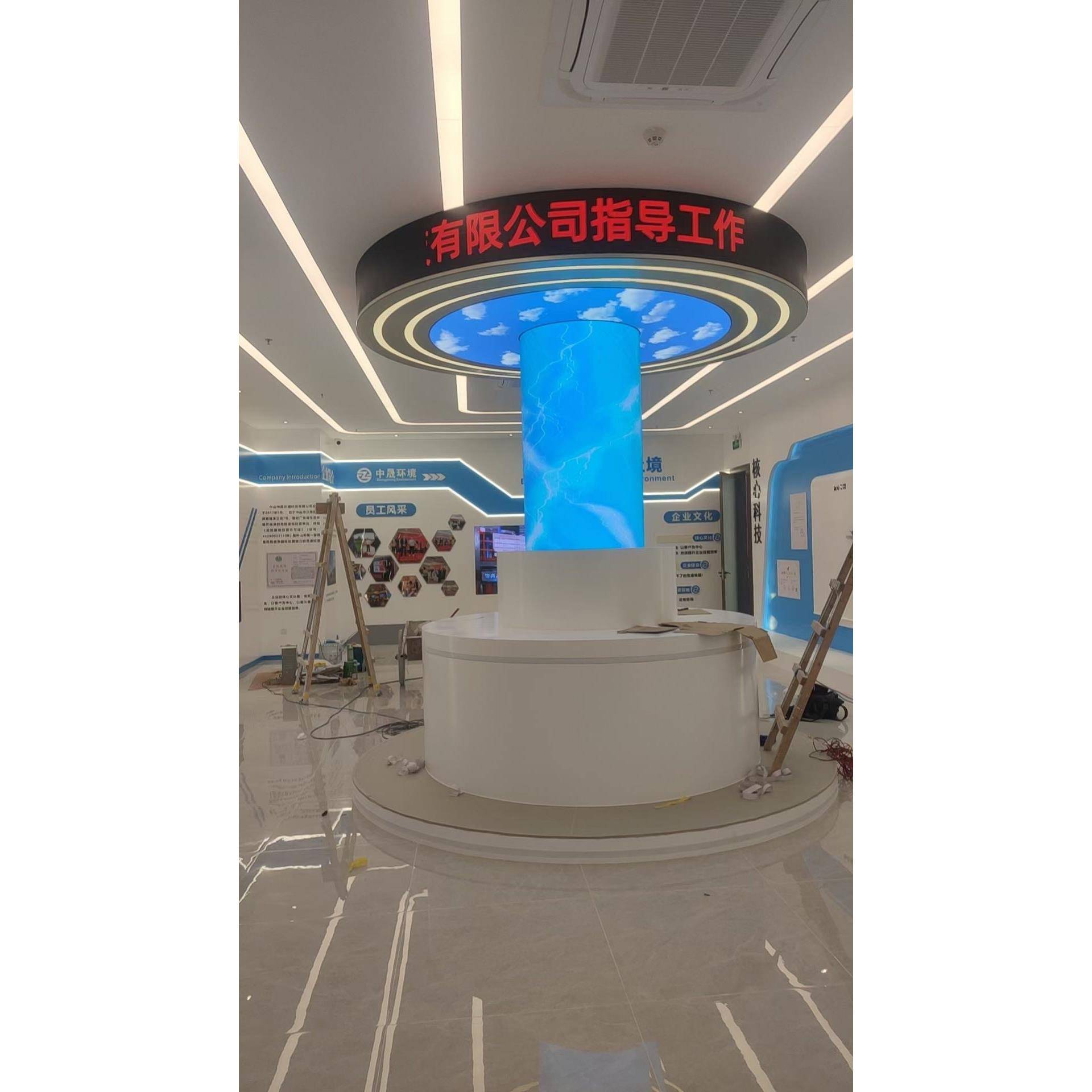 造型喇叭柱UV软膜天花圆柱异形广告灯箱LED灯箱弧形包柱方柱