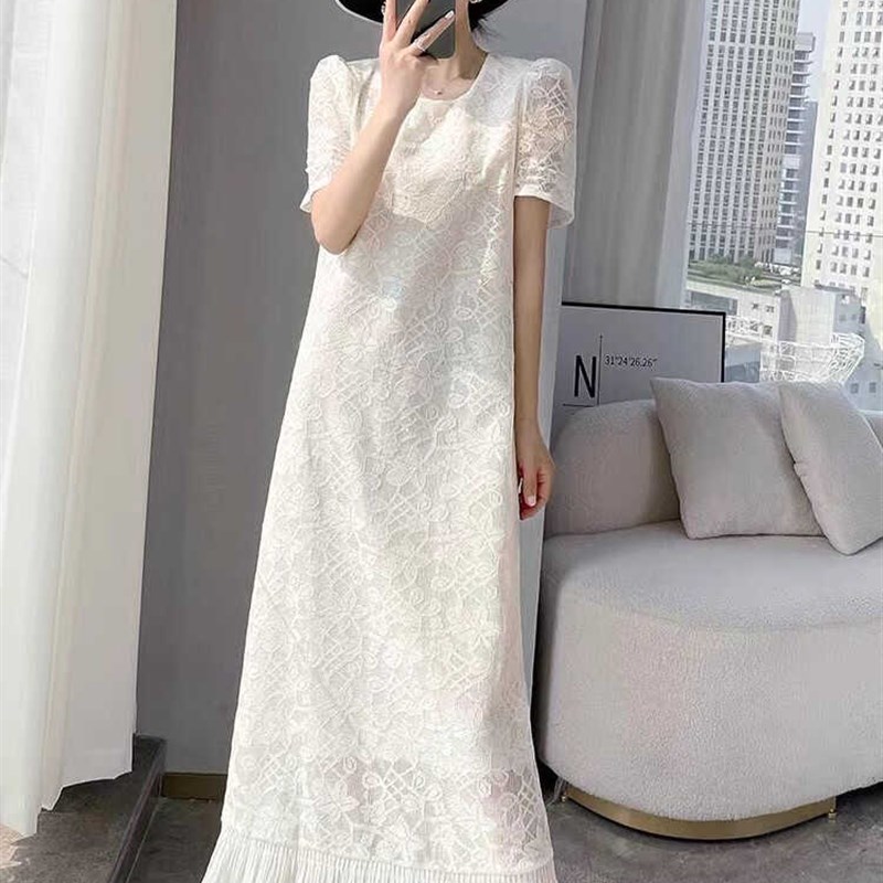 白色法式重工刺绣泡泡袖蕾丝连衣裙女2025夏季新款气质荷叶边长裙