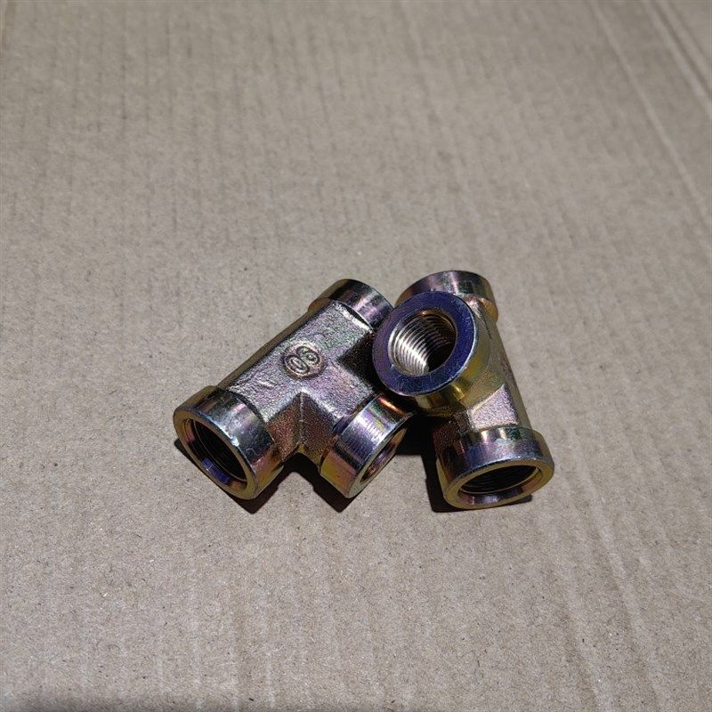 内丝三通中间zg1/4-两端zg3/8高压铁接头镀彩锌2分3分变径030203