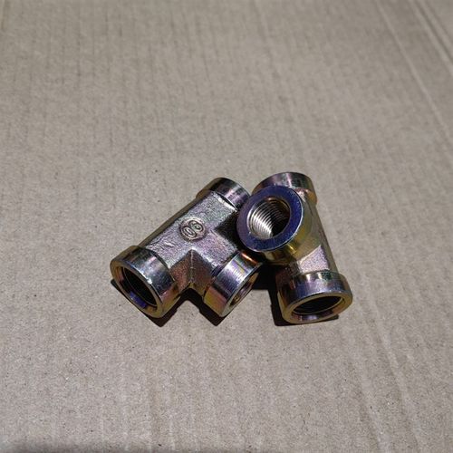 内丝三通中间zg1/4-两端zg3/8高压铁接头镀彩锌2分3分变径030203