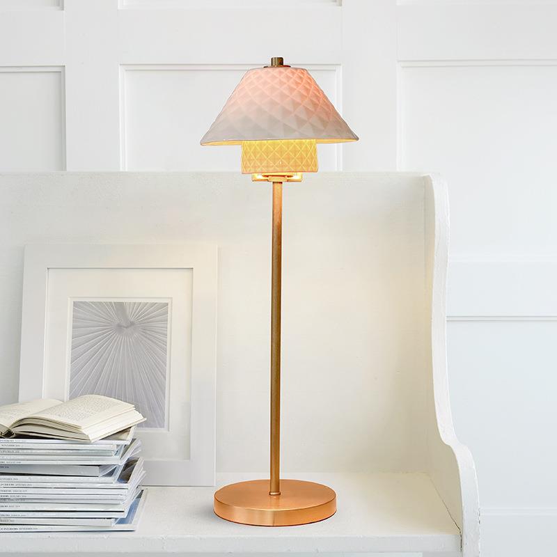 现代创意卧室书房氛围台灯客厅装饰温馨浪漫高端简约陶瓷床头台灯